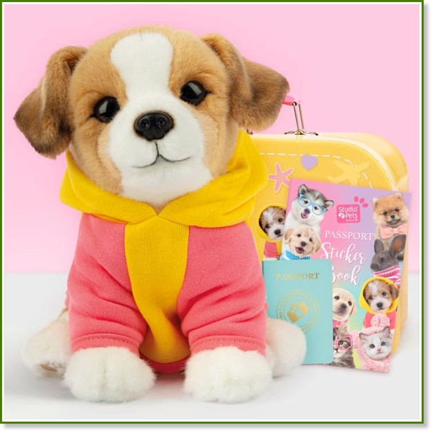 Плюшено кученце Джак Ръселът Джаки - Studio Pets Плюшено кученце Джак Ръселът Джаки - Studio Pets - С куфарче, паспорт и книжка със стикери - играчка