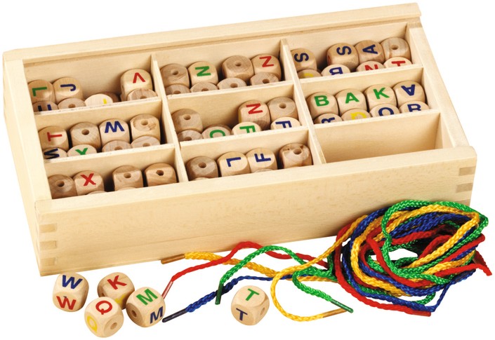 Дървени мъниста с буквички за нанизване Betzold - В кутия - образователен комплект