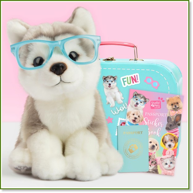 Плюшено кученце Хъскито Улфи - Studio Pets Плюшено кученце Хъскито Улфи - Studio Pets - С куфарче, паспорт и книжка със стикери - играчка